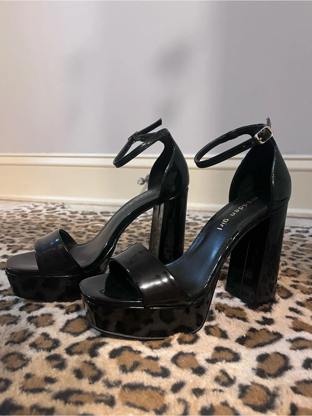 Madden Girl never worn